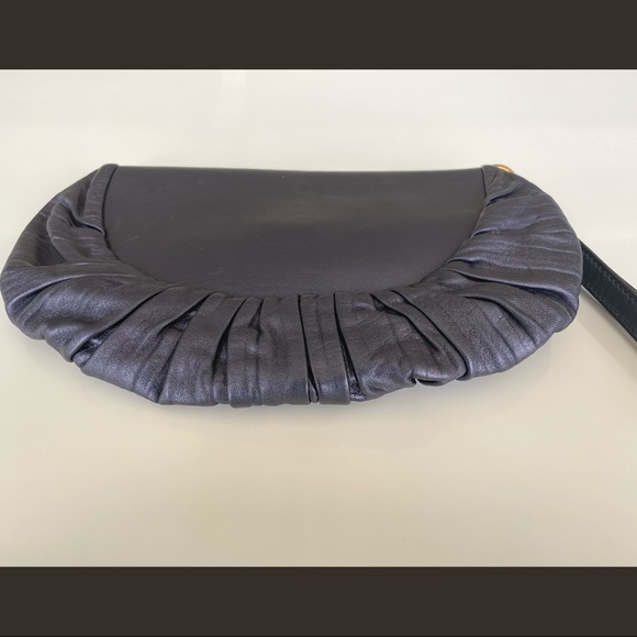 NEW ⬇️ 💲- PERFECT authentic Emporio Armani clutch - Picture 4 of 5